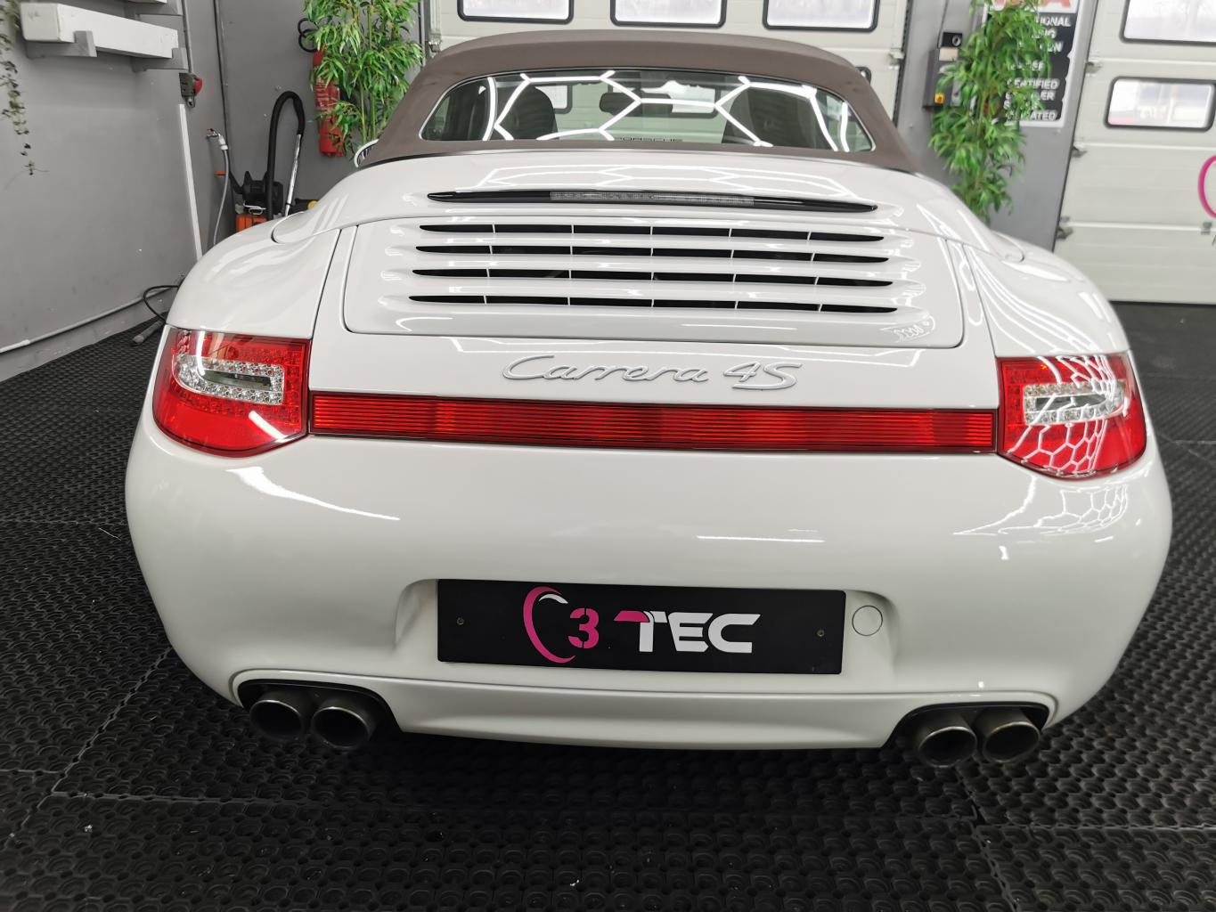 Traitement céramique Gtechniq Crystal Sérum Ultra garantie 9 ans sur une Porsche Carrera 4S