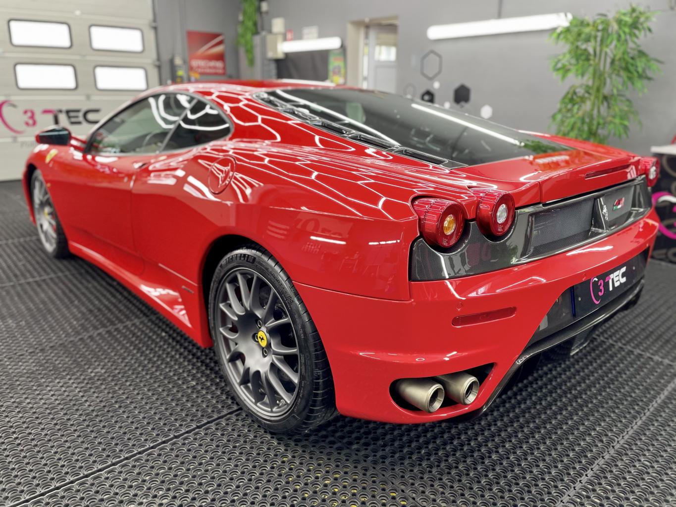 Traitement céramique Gtechniq Crystal Sérum Ultra garantie 9 ans sur une Ferrari F430