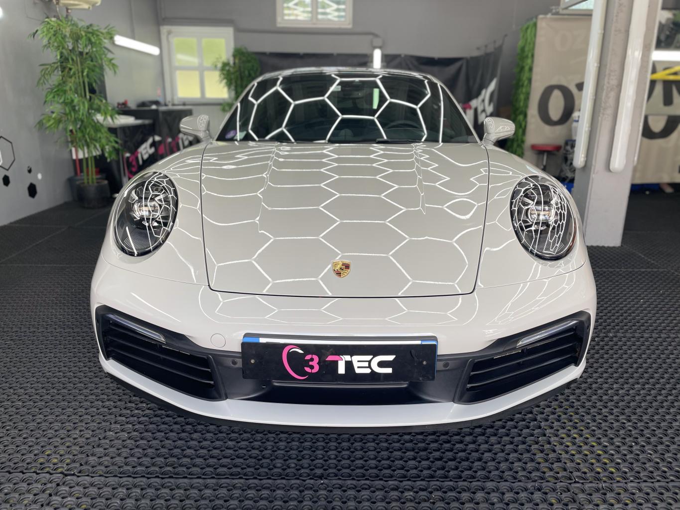 Traitement céramique Gtechniq Crystal Sérum Ultra garantie 9 ans sur une Porsche 992