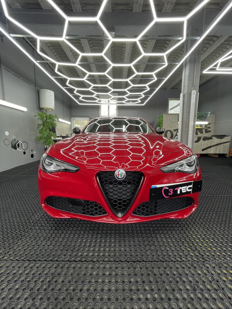 Traitement céramique GTechniq Crystal Sérum Light garantie 5 ans sur une Alfa Romeo Giulia