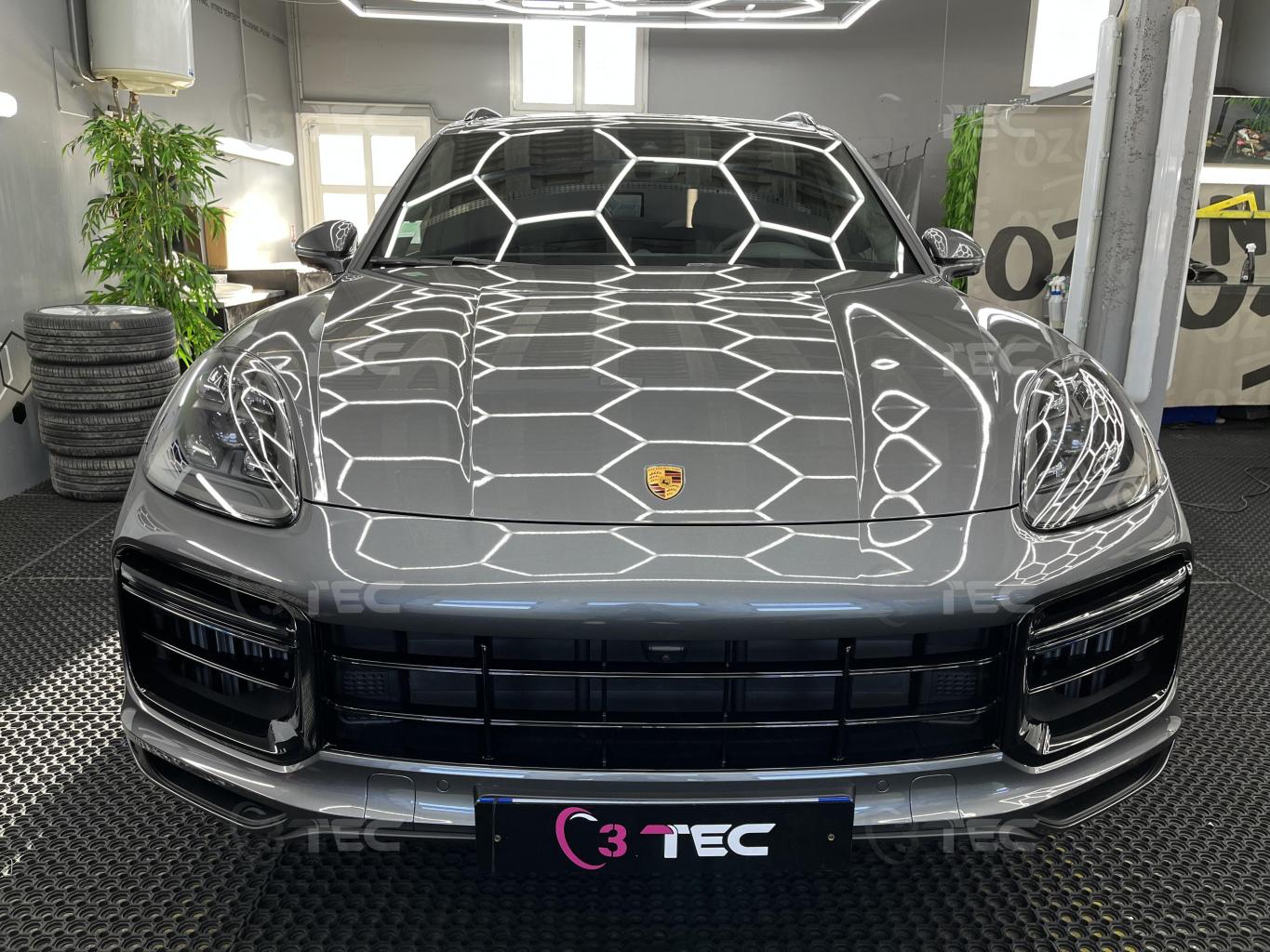 Traitement céramique GTechniq Crystal Sérum Ultra garantie 9 ans sur une Porsche Cayenne Turbo S