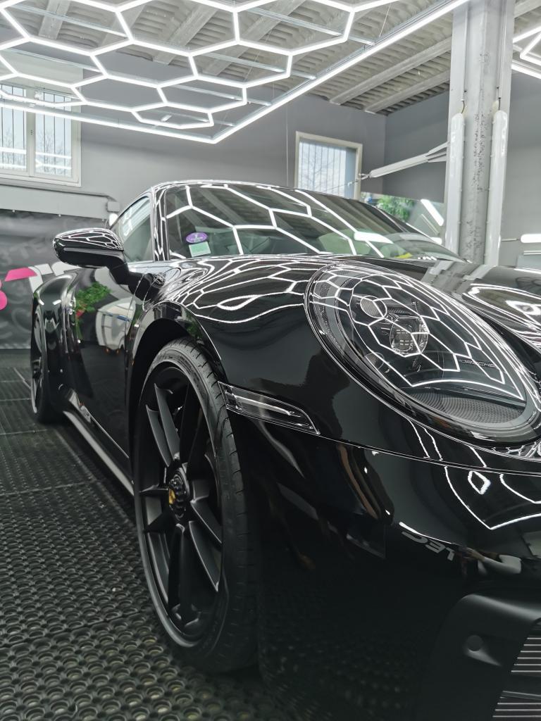 Traitement céramique Gtechniq Crystal Sérum Ultra garantie 9 ans sur une Porsche 911 Carrera 4 GTS